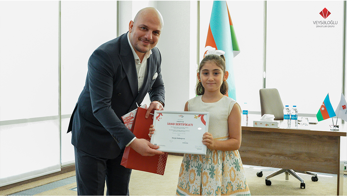 “Veysəloğlu” əməkdaşlarının uğur qazanan övladlarını mükafatlandırdı