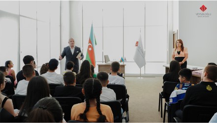 “Veysəloğlu” əməkdaşlarının uğur qazanan övladlarını mükafatlandırdı
