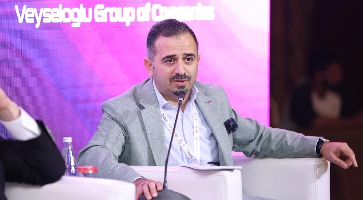 Veysəloğlu Şirkətlər Qrupunun İR direktoru beynəlxalq sammitdə strateji liderliklə bağlı yeni yanaşma ortaya qoydu