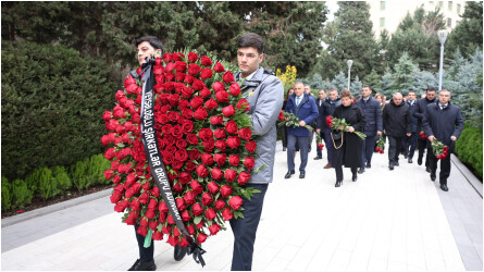 Veysəloğlu Şirkətlər Qrupu Fəxri xiyabanda Ümummilli Liderin məzarını ziyarət etdi