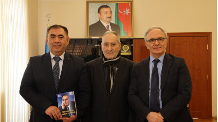 “Xalq” qəzetində keçirilən görüşdə Veysəloğlu Şirkətlər Qrupu tərəfindən qocaman jurnalistə dəstək ifadə edilib