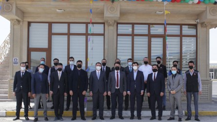 Meyvə-tərəvəz məhsullarını tarladan birbaşa mağaza rəflərinə gətiririk